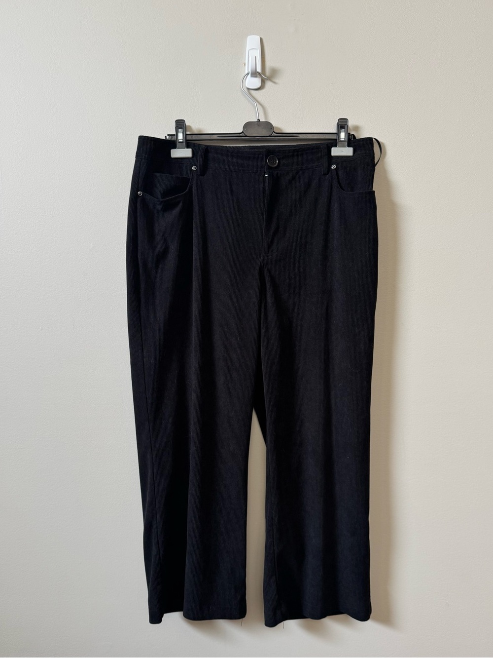 7 for all mankind women’s black corduroy cropped trouser pants